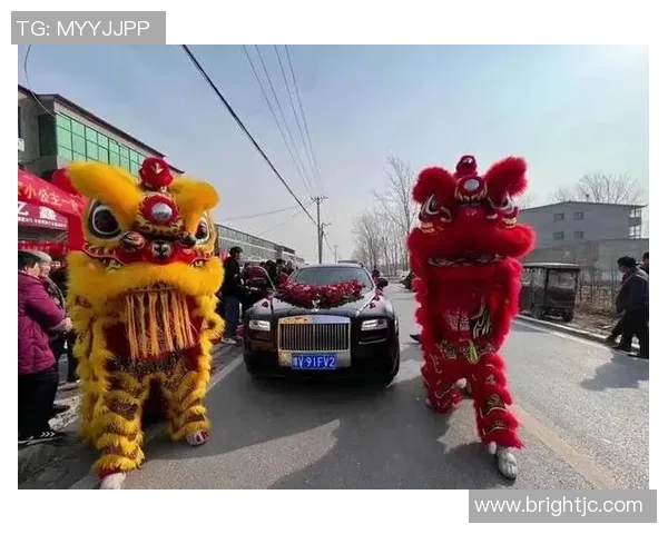 足球明星与舞狮的精彩碰撞视频展现传统文化与体育魅力的完美融合