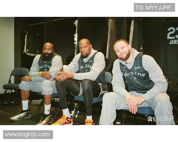 足球明星与哈登的跨界对话探讨运动精神与团队合作的魅力