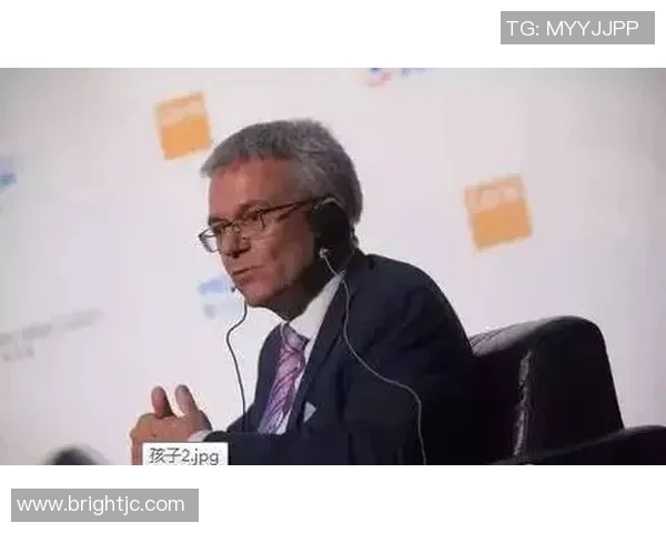 足球明星的人生规划与职业生涯发展之路探讨与思考 足球明星的人生规划与职业生涯发展之路探讨与思考