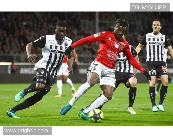 足球明星重返赛场精彩瞬间视频回顾引发热议 足球明星重返赛场精彩瞬间视频回顾引发热议